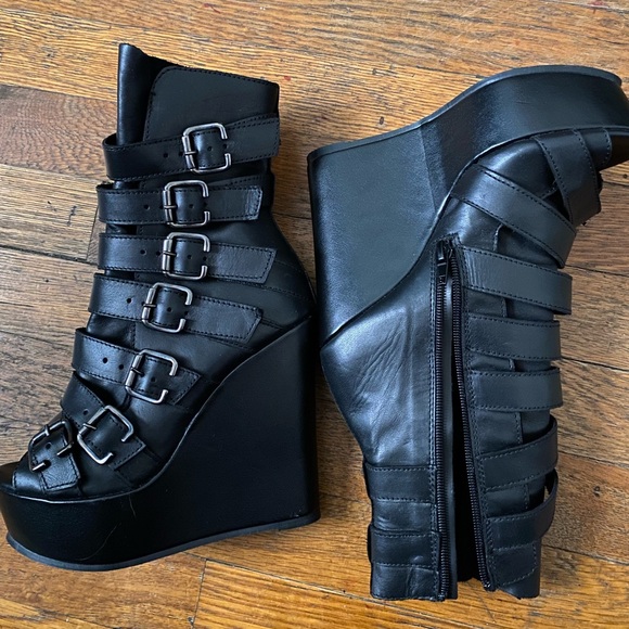 Black Goth multi-buckled open toe wedged shoe - Picture 3 of 8